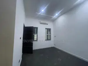 5bdrm Duplex in Chevron for rent
