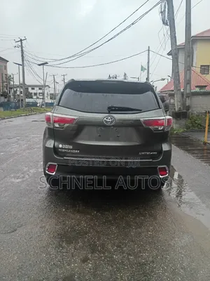 Toyota Highlander Limited 4dr SUV AWD (3.5L 6cyl 6A) 2015 Green