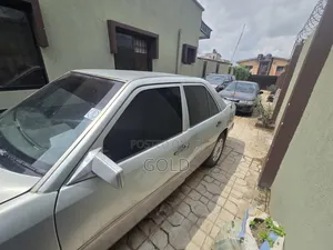 Mercedes-Benz W124 1990