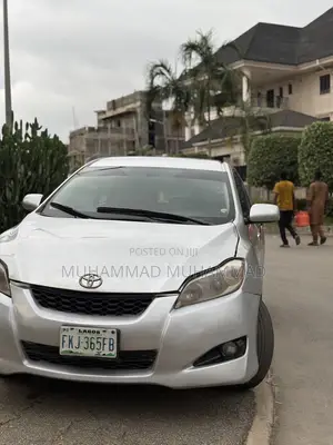 Toyota Matrix Hatchback FWD (1.8L 4cyl 5M) 2010 Silver