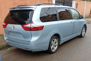 Toyota Sienna 2015 Blue