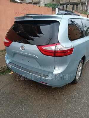 Toyota Sienna 2015 Blue
