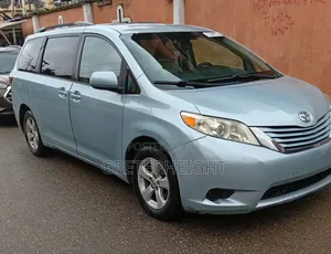 Toyota Sienna 2015 Blue