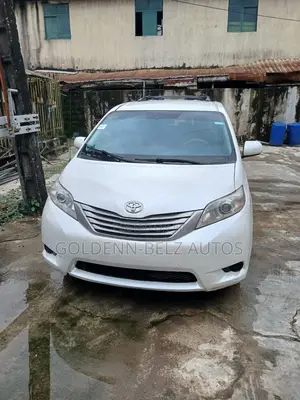 Toyota Sienna LE 7 Passenger 2012 White