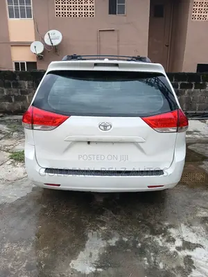 Toyota Sienna LE 7 Passenger 2012 White