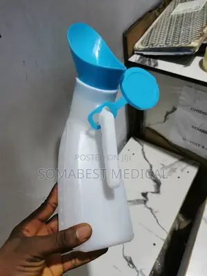 Male and Female Urine Can