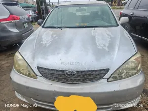 Toyota Camry LE 4dr Sedan (2.4L 4cyl 4A) 2004 Silver