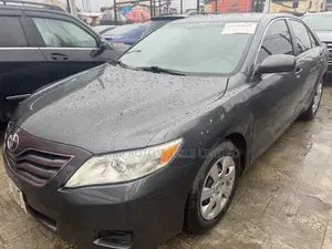 Toyota Camry LE 4dr Sedan (2.5L 4cyl 6AM) 2010 Gray
