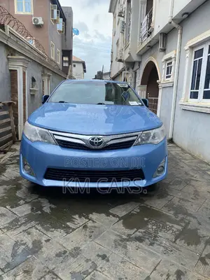 Toyota Camry XLE 4dr Sedan (2.5L 4cyl 6A) 2013 Blue