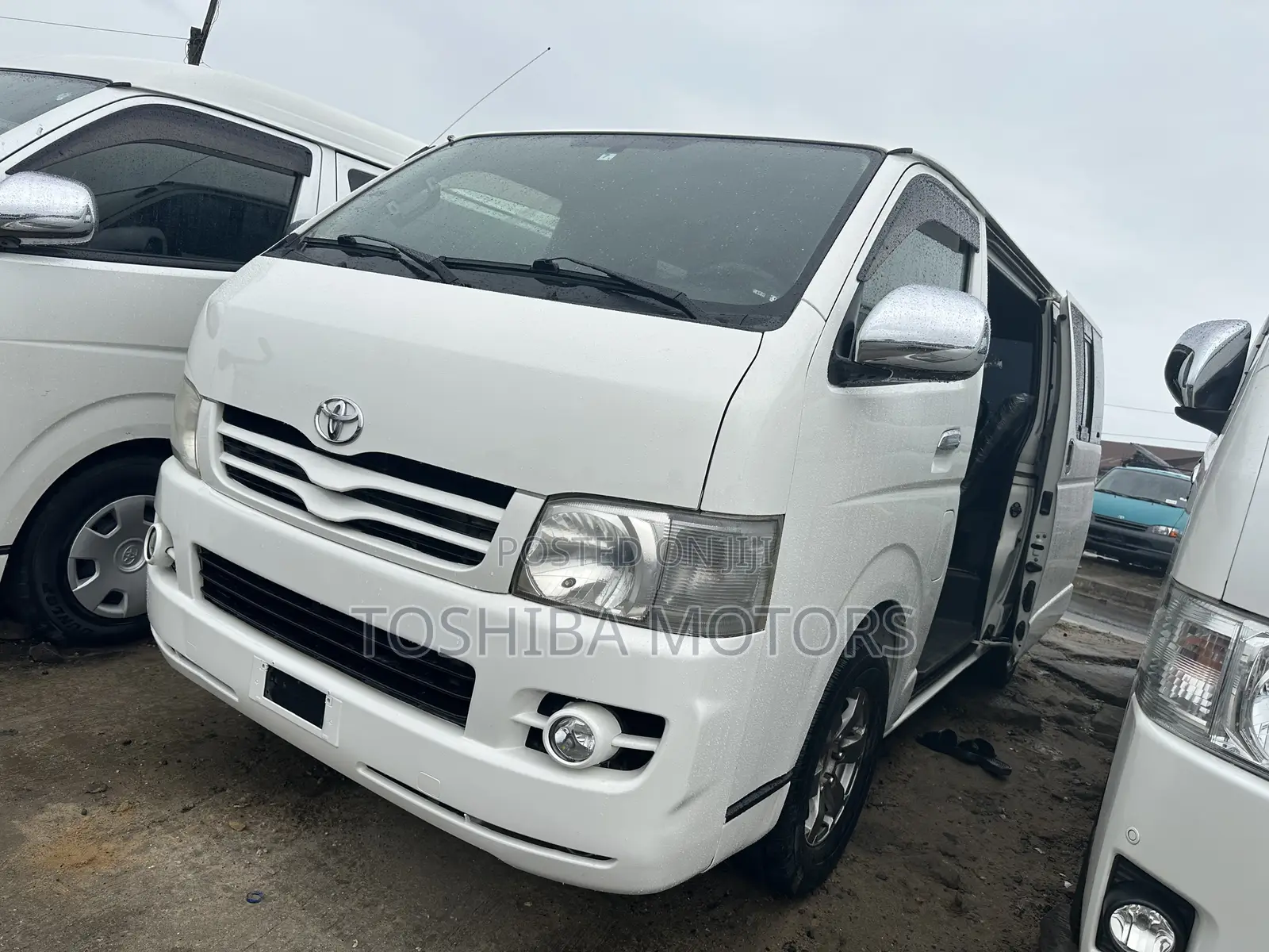 Toyota HiAce 2013 White