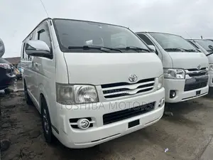 Toyota HiAce 2013 White