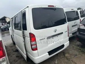 Toyota HiAce 2013 White