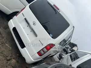 Toyota HiAce 2013 White