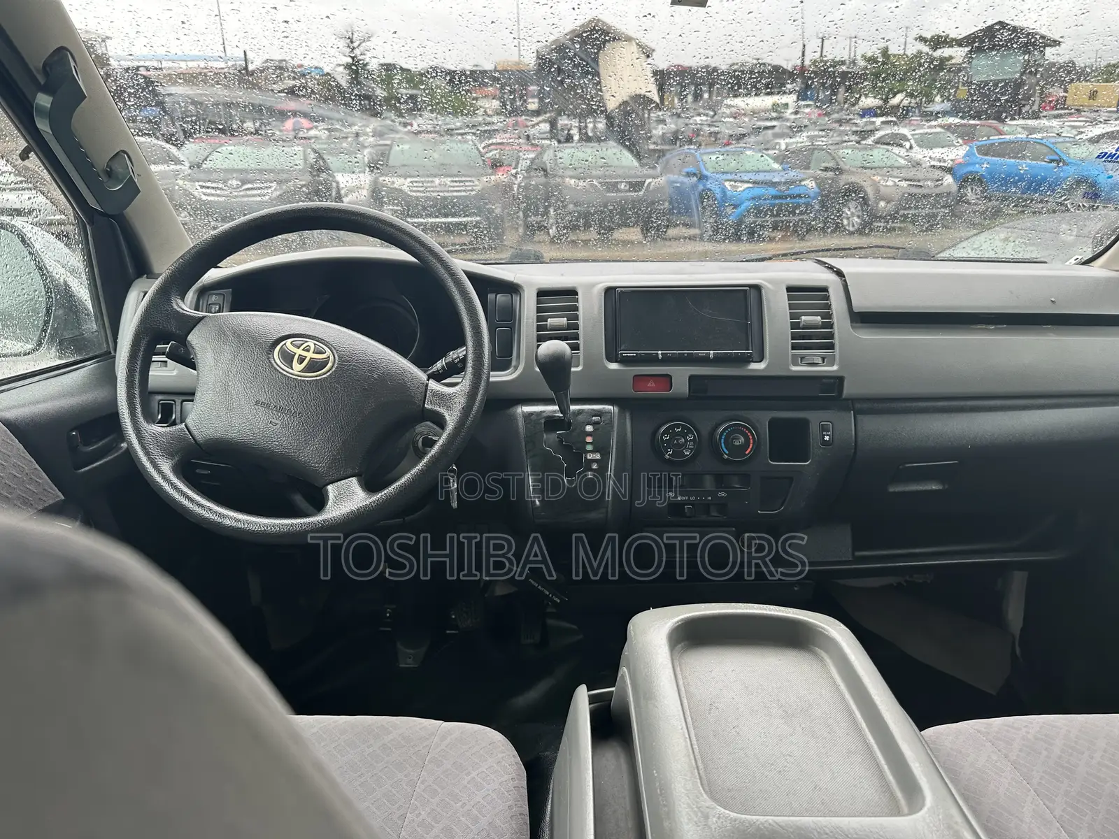 Toyota HiAce 2013 White