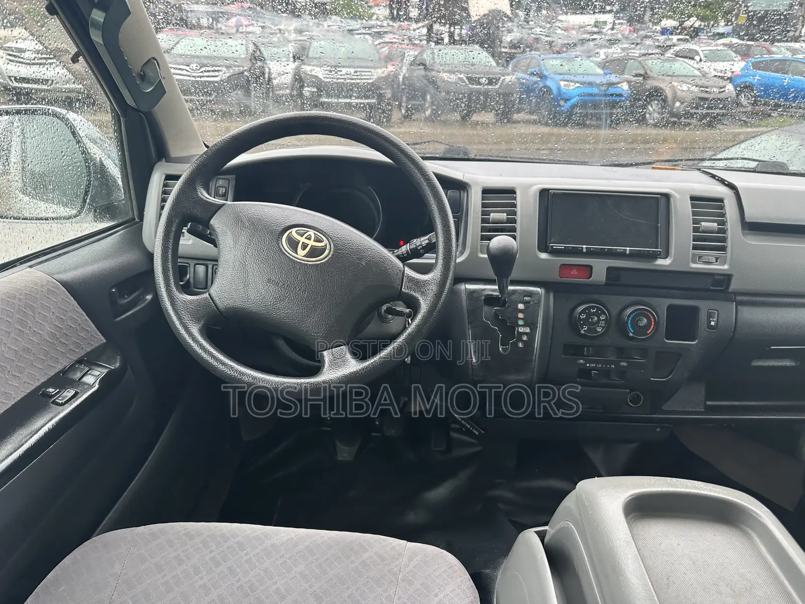 Toyota HiAce 2013 White