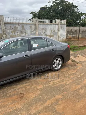 Toyota Camry SE 4dr Sedan (2.5L 4cyl 6A) 2013 Gray