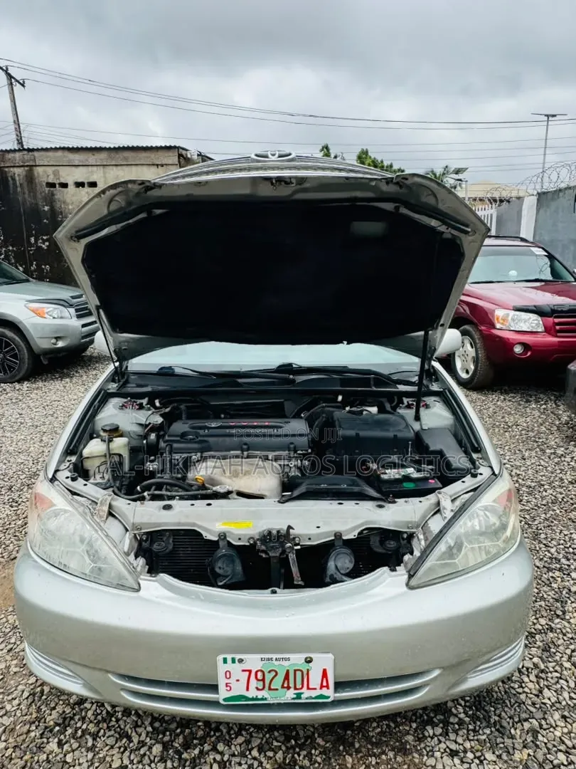 Toyota Camry 2004 Silver