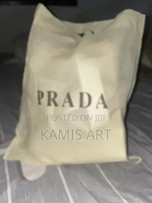 Prada Women's Handbag – Excellent Condition