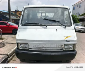 Nissan Pick-Up 2003 White