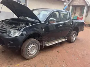 Mitsubishi Triton 2013 Black