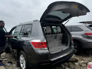 Toyota Highlander Limited 3.5L 2WD 2013 Gray