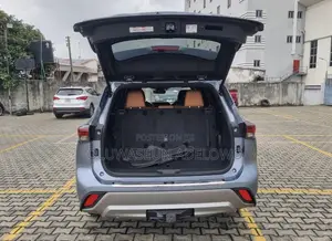 Toyota Highlander Platinum AWD 2024 Blue