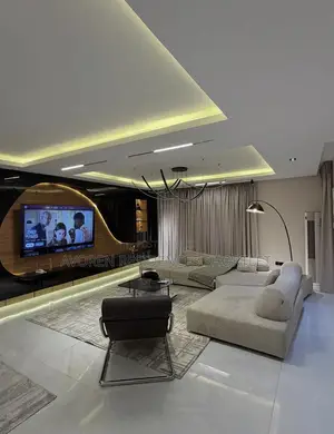 Luxurious 3 Bedroom Apartment at Admiralty Way