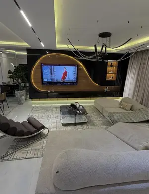Luxurious 3 Bedroom Apartment at Admiralty Way