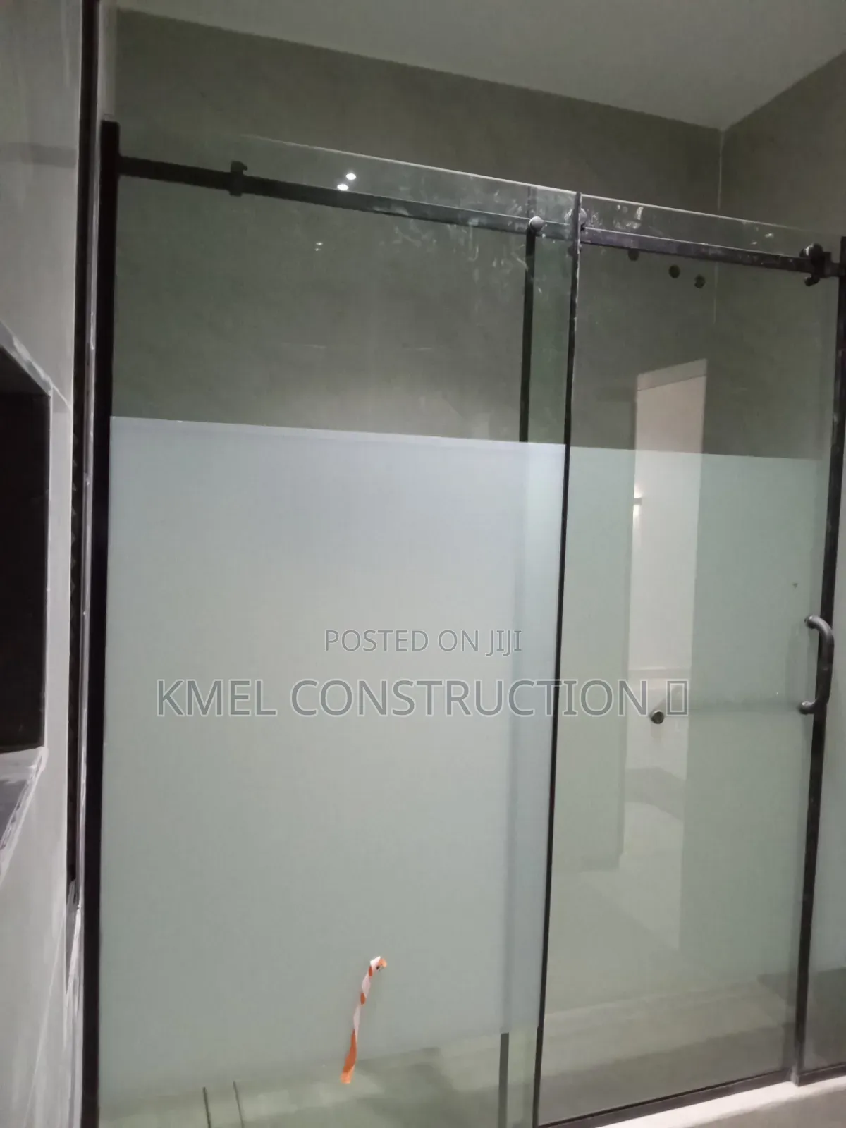 Heavy-Duty Frameless Shower Screen