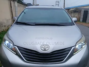 Toyota Sienna 2011 Gray