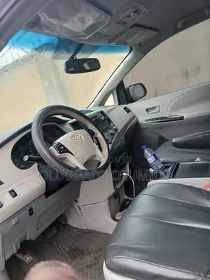 Toyota Sienna 2011 Gray