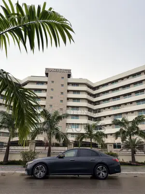 New Mercedes-Benz E300 2025 Black