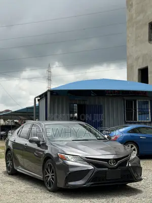 Toyota Camry SE 2021 Gray