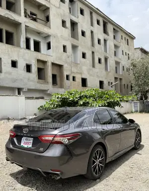 Toyota Camry SE 2021 Gray
