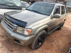 Nissan Pathfinder 2002 Gray