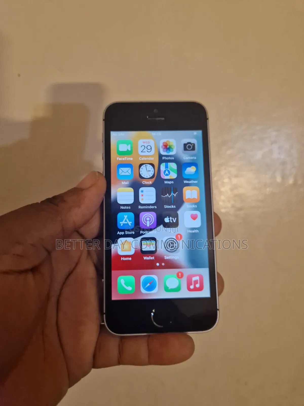 Apple iPhone SE 32 GB Gray