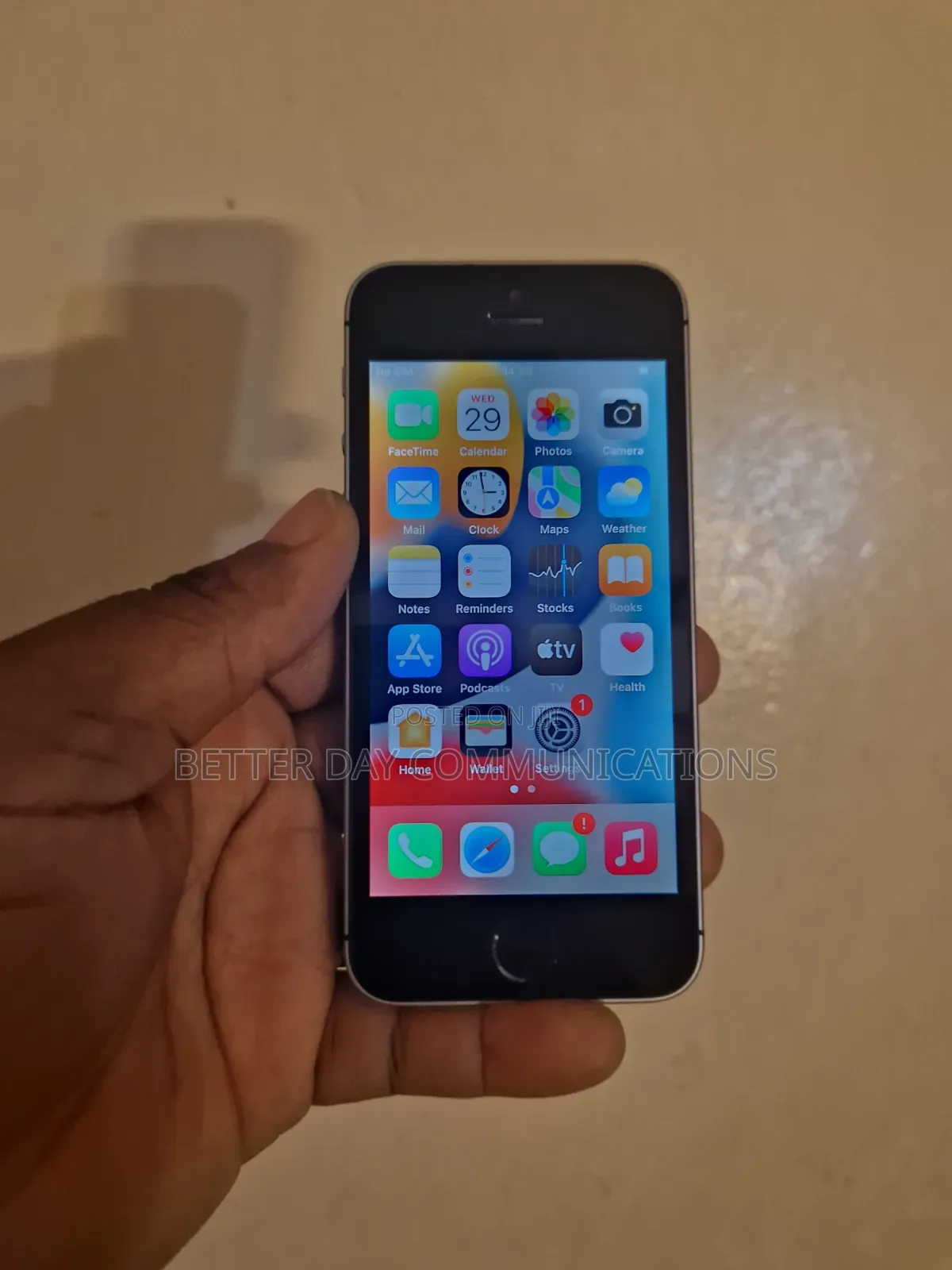 Apple iPhone SE 32 GB Gray