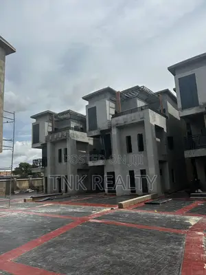 5bdrm Duplex in Kado for sale