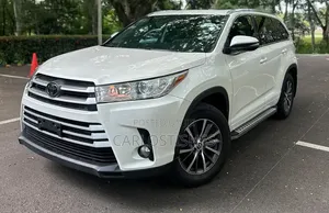 Toyota Highlander XLE 4x4 V6 (3.5L 6cyl 8A) 2018 White