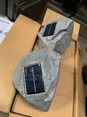 Tundra Active Solar Rock Speaker