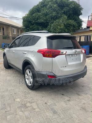 Toyota RAV4 XLE 4dr SUV (2.5L 4cyl 6A) 2014 Silver