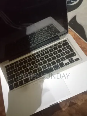 Laptop Apple MacBook 2012 8GB Intel Core i5 SSD 72GB