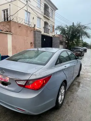Hyundai Sonata GLS Sedan FWD (2.4L 4cyl 6A) 2012 Gray