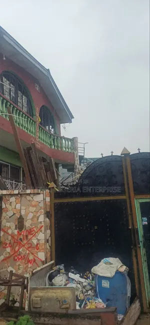 2bdrm Block of Flats in Albert Adekoya Close for sale