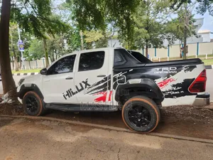 Toyota Hilux 2020 White