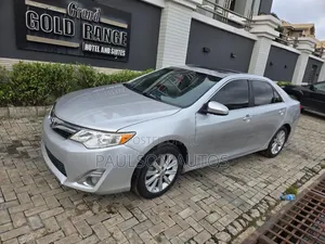 Toyota Camry XLE 4dr Sedan (2.5L 4cyl 6A) 2013 Silver