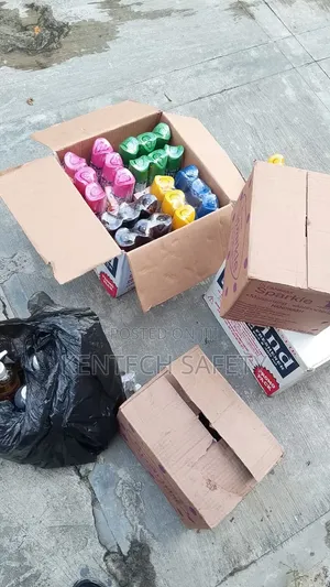 Wind Spraying Spray Cans