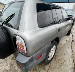 Toyota RAV4 Automatic 2000 Gray