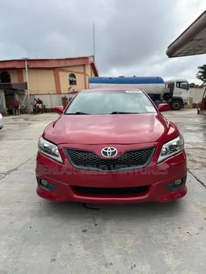 Toyota Camry SE 4dr Sedan (2.5L 4cyl 6A) 2011 Red