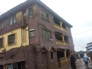 10bdrm Duplex in Alemuloke, Ibadan for sale